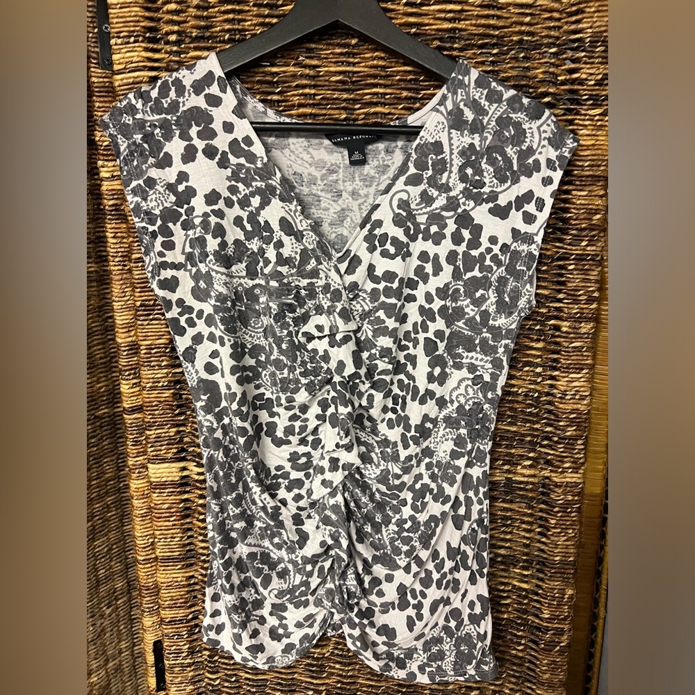 Banana Republic-Pattern‎ Tank top with center ruffles-Size: Medium, Pre-Owned
